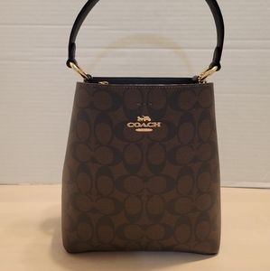 ❌❌ SOLD ❌❌ Coach Small Town Bucket